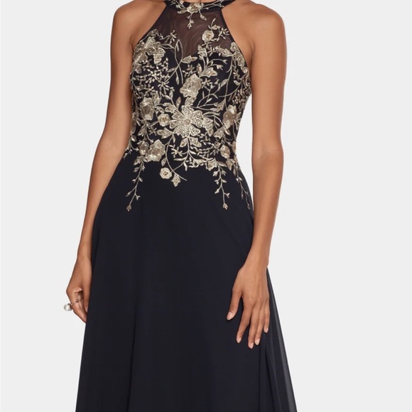 Betsy & Adam Dresses & Skirts - BETSY & ADAM
Metallic Overlay Halter Neck Gown Size 14